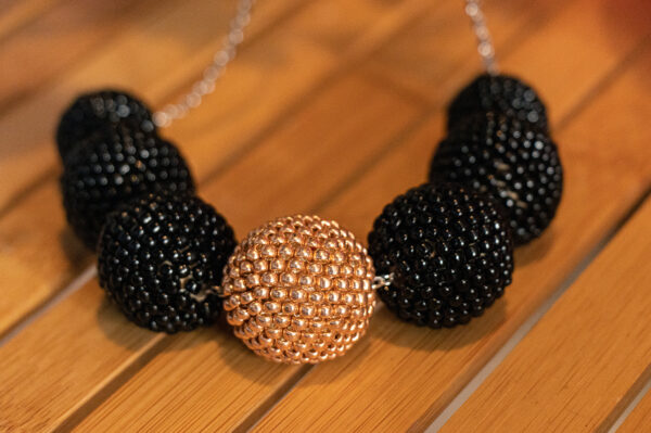 RoundShape pendant in black and rosegold colors