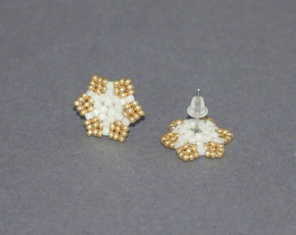 O'Shape earrings, flower in white-gold colors