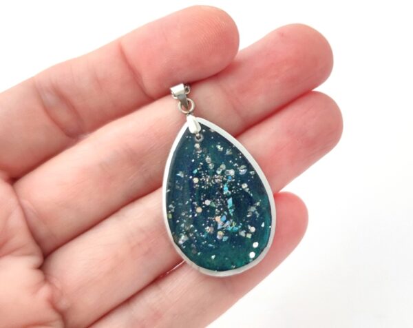 Color-changing, glittery, resin drop pendant