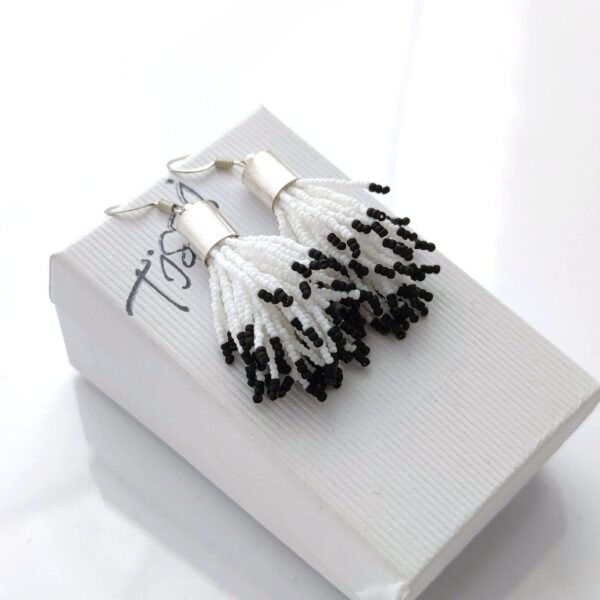 White-black color beadtassel earrings