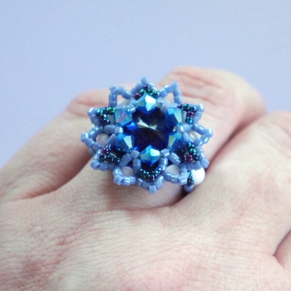 Ring Viri in blue and white colors