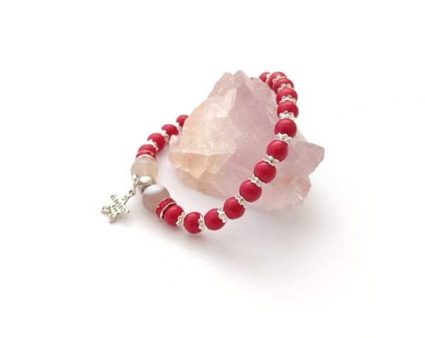 Gemstone bracelet with red dyed turquoise and agate beads