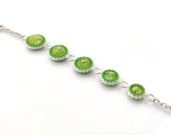 Bubbles beaded bracelet in green color