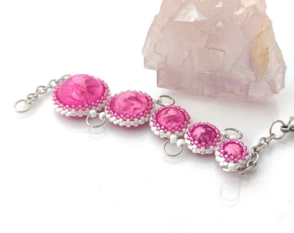 Bubbles beaded bracelet in pink color