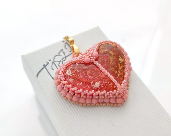 Mauve heart, beaded pendant
