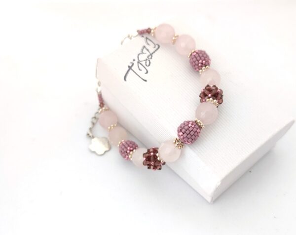 Beaded bracelet with faceted rose quartz and beaded beads