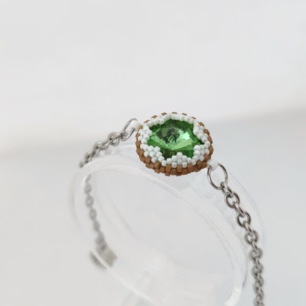 Star baubles beaded bracelet in green and white color