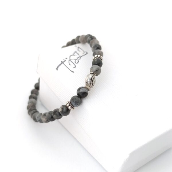 Gemstone bracelet with larvikit/black labradorite beads