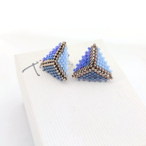 Triangle earrings in blue colors