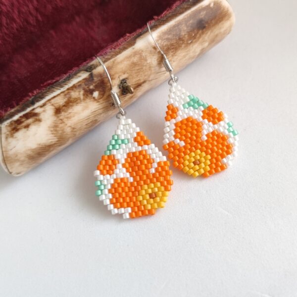 Drop earring with orange flower