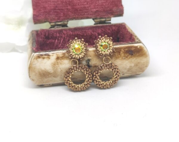 Hoop earrings with chaton studs in bronz and gold colors