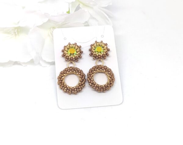 Hoop earrings with chaton studs in bronz and gold colors