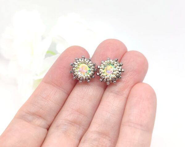 Stud earrings with chaton in silver-nickel colors