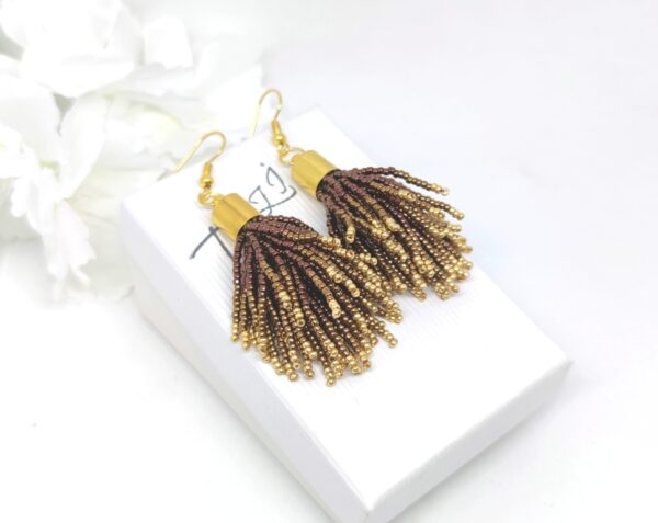 Beadtassel earrings in bronz color