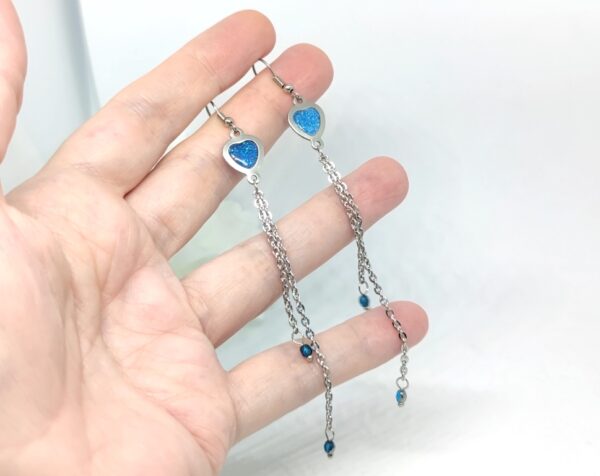 Heart earrings with long chain tassel, blue glitter