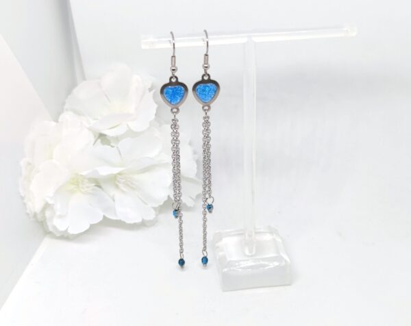 Heart earrings with long chain tassel, blue glitter