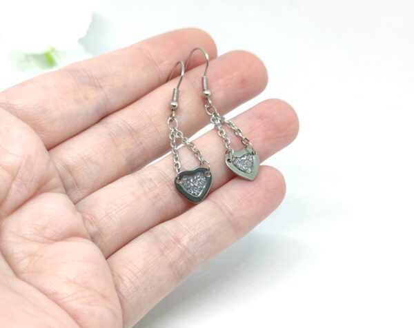 Heart earrings with chain, silver glitter