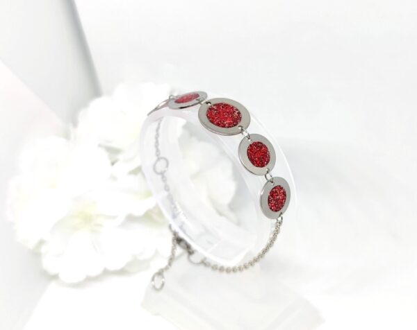 Bubbles with resin in glittery red color, stainless steel bracelet