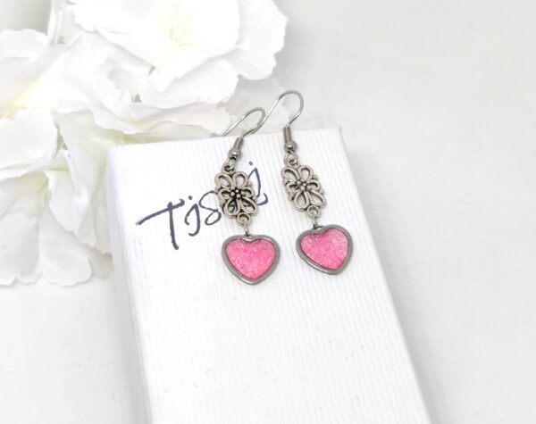Heart with filigree charm, earrings with rose resin heart