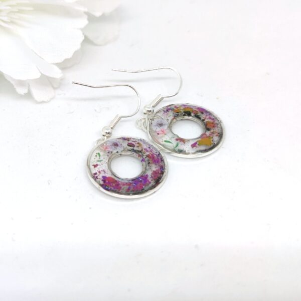 Disc resin earrings with flowers and chameleon flakes