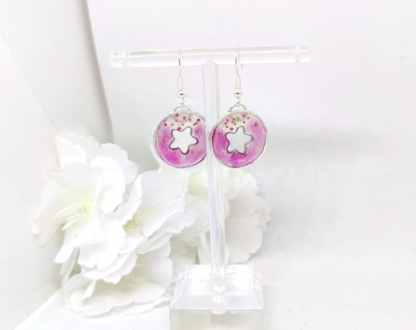Disc resin earrings in pink color