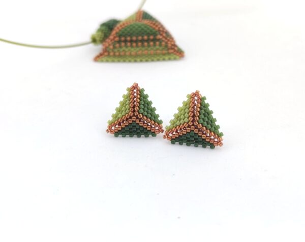 Triangle earrings in bronze and green colors