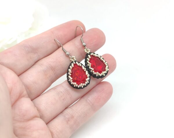 Crystaldrop beaded earrings in red color