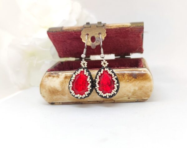 Crystaldrop beaded earrings in red color