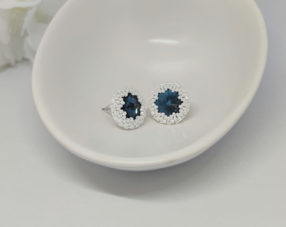 Big Sparkle Studs: Montana Blue & White