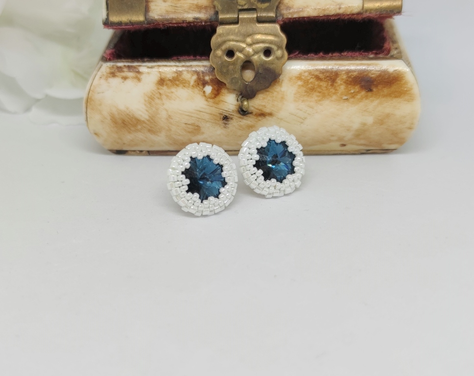 Big Sparkle Studs: Montana Blue & White