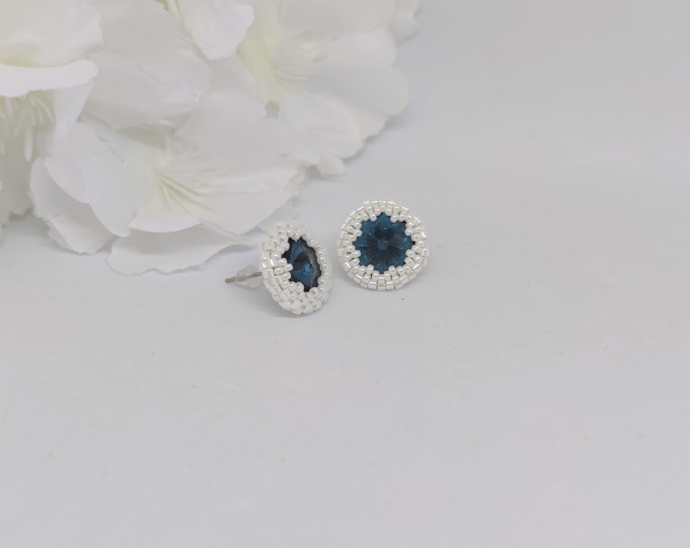 Big Sparkle Studs: Montana Blue & White